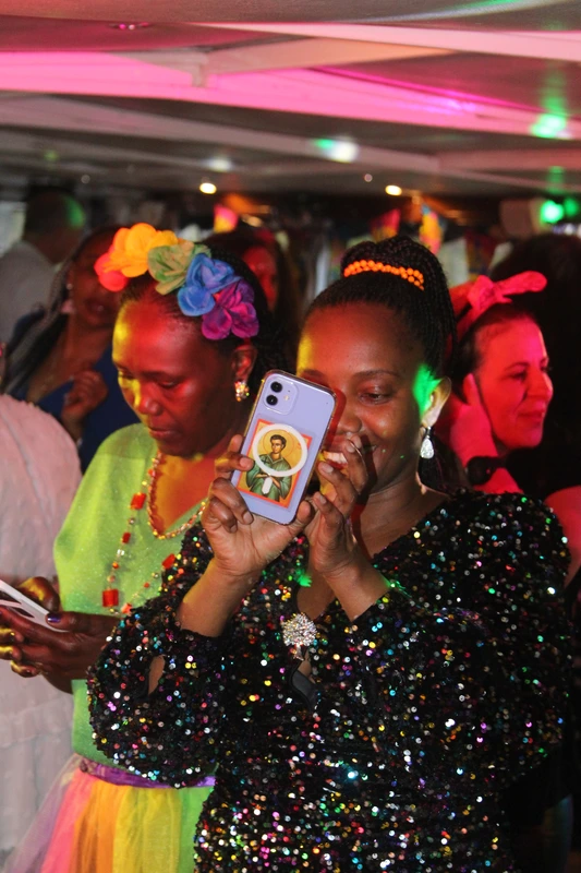 lady taking a selfie photo in 80s fancy dress